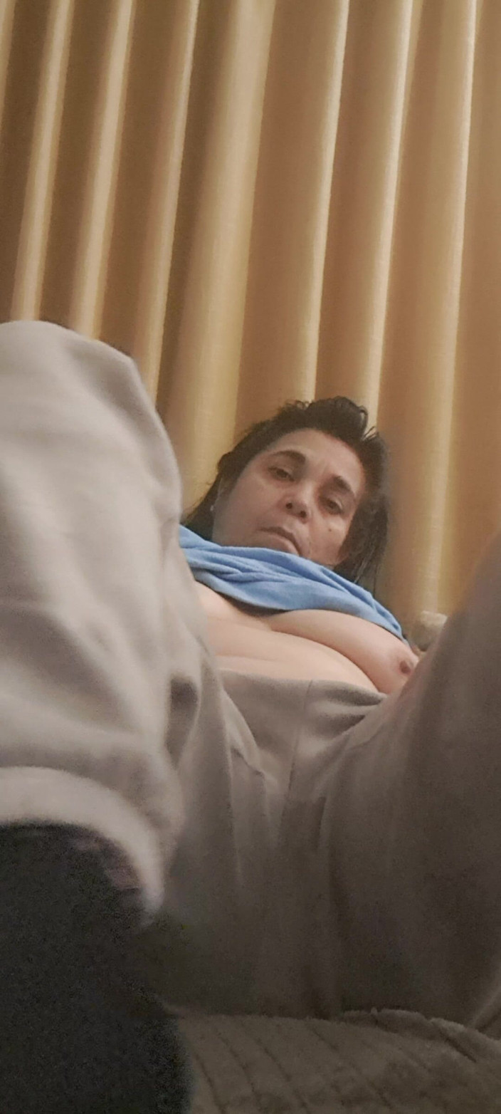 Mommy big hairy pussy: 자위하는 충동에서 쉬기