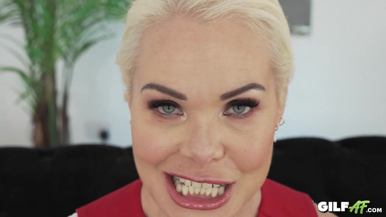 Gilf AF: अंडरसेक्स्ड सोशलाइट - लायक दादी Francesca Kitten