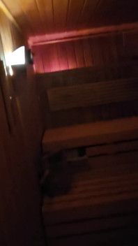 Sauna s-a transformat în club de schimb de parteneri