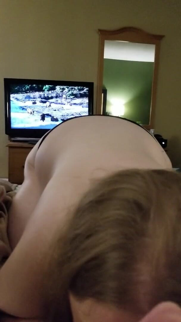 Pale Baby: 恥ずかしがり屋のティーンは私のチンポを崇拝します