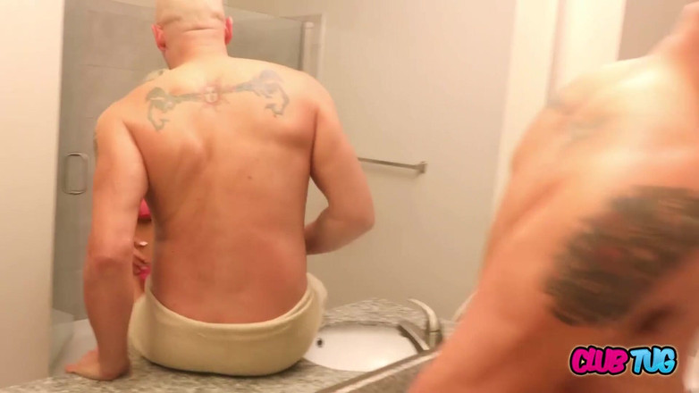 Club Tug: Clubtug: Bad Bella îl mulge pe Johnny Dry!