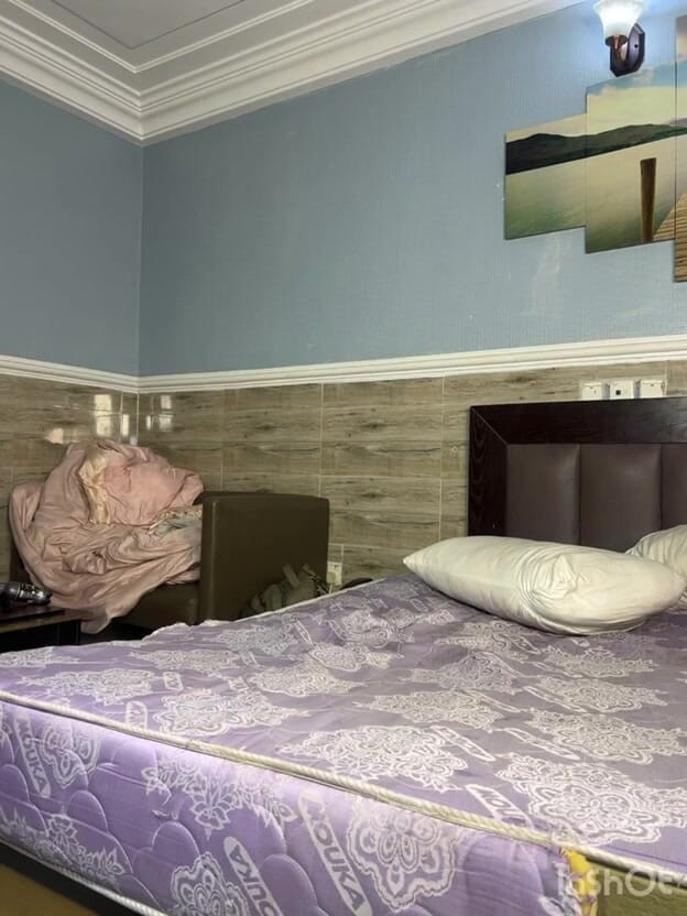Naughtyafrican: Sex în grup cu colegii mei la serviciu