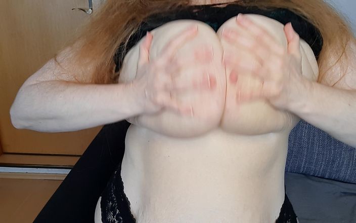 Curly_Dreams: МММ, сквиртуй свою сперму на мои сиськи