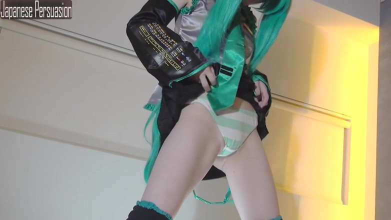 THAT'S WHAT SHE SAID: Miku cosplayer yeniden düzenlendi - solo oyun ve seks ile klasik...