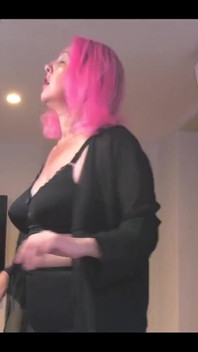 Ich komme aus versehen in dein zimmer und wir ficken am ende