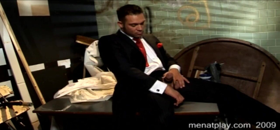 MenAtPlay: Closed Circuit on Jed Willcox