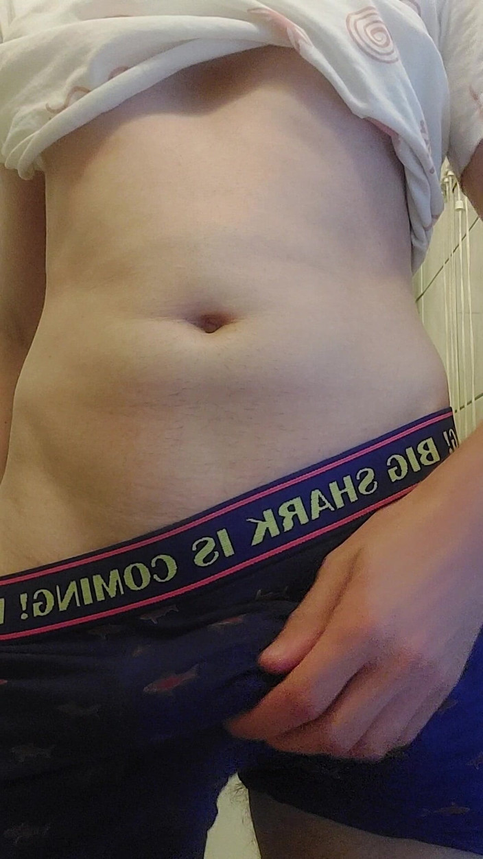 MlodyDres: Masturbasi pagi-pagi selesai ngopi