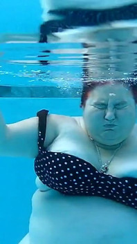 Watch BBW Nurse Vicki Exercise in Pool with Underwater Camera See My