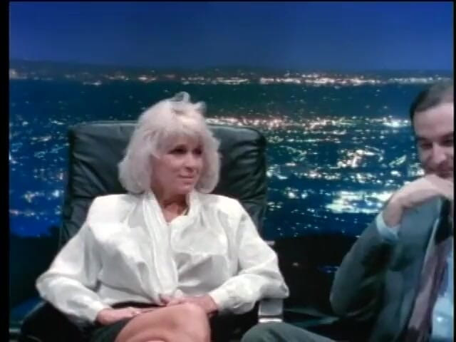 Old Good Porn: Un tip ejaculează în pantoful unei mame sexy blonde după o...