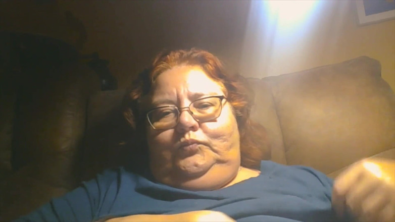 BBW nurse Vicki adventures with friends: 我为你玩弄我的奶子并挤奶！我今年56岁，自从我以后就能够做到这一点
