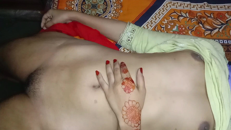 Deshi women: İlk kez seks yeni üniversiteli arkadaşım pansiyona geliyor ve Hintli sert...