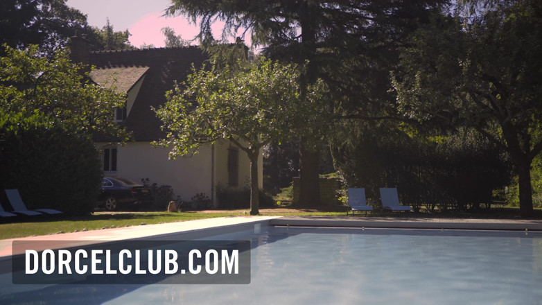 Dorcel Club: 쩌는 섹시 타마라 그레이스와 함께하는 부엌에서의 빠른 섹스