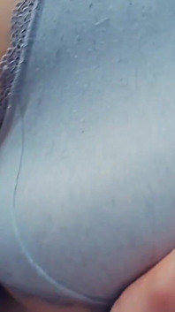 Elle veut se faire baiser par derrière avec un gros cul ardent