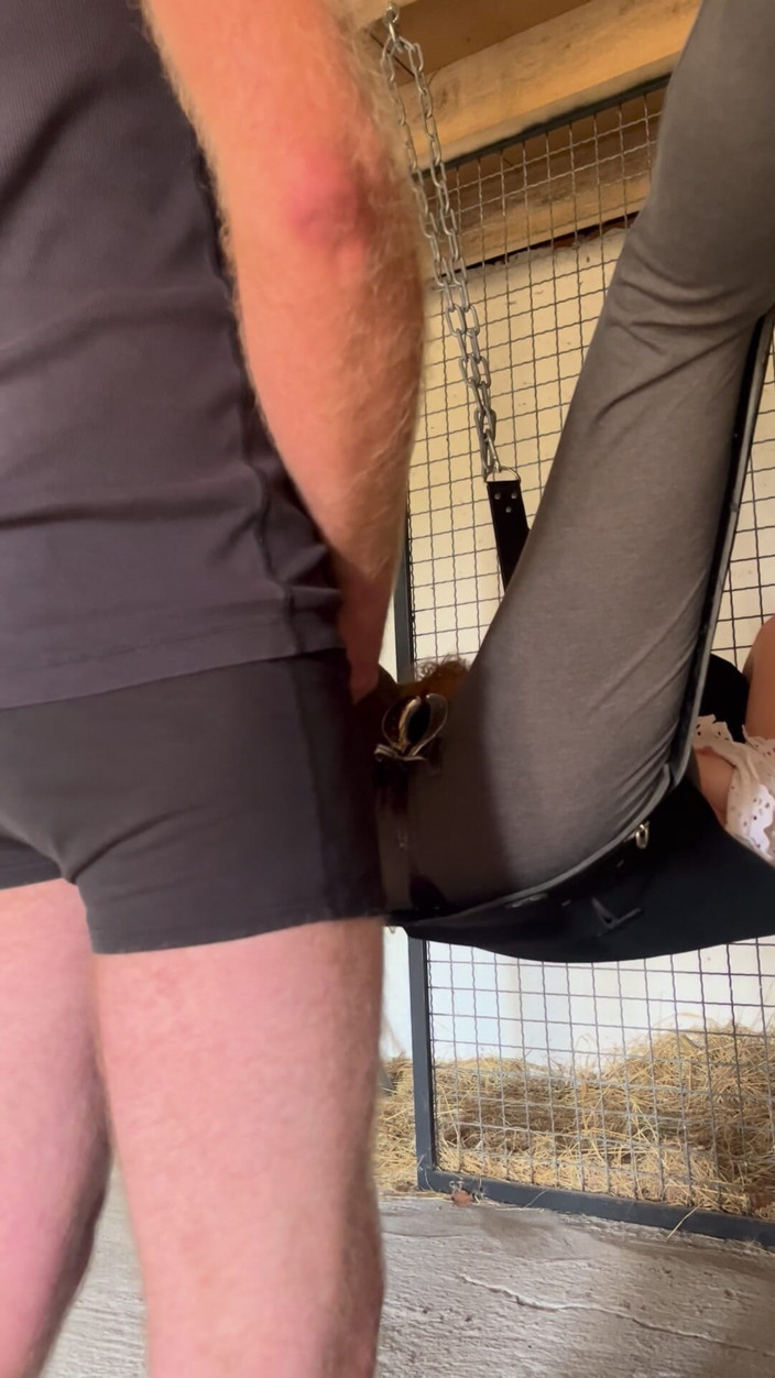 Farmer-Farmgirl: Močila jsem ji do kundičky spekulem – slepá kurva farmgirl bdsm...