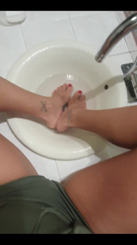 Baking Soda and Sugar Scrub for Soft Feet