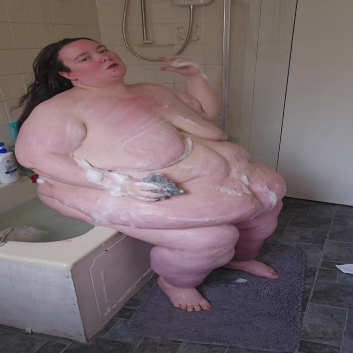 SSBBWLadyBrads: Ssbbw tanrıça banyoda banyo yapıyor