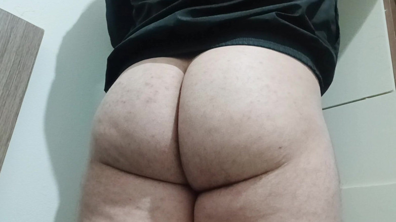 amateurbrazilian: Menunjukkan kepada anda pantat putih seksi saya