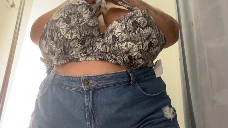 Mary Jhuana: Femeie plus-size încercarea pe plajă costume: care o se potrivește-mi cel...