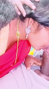 Tình dục Ấn Độ. Mẹ kế Ấn Độ xinh đẹp màu đỏ saree không may làm tình với con trai riêng con cu to dài. Đụ mạnh telugu nói chuyện tục tĩu.