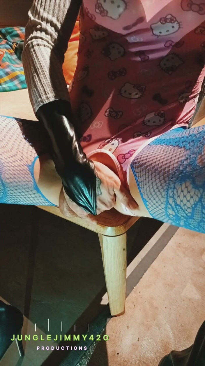 El Cheffe: Hello kitty dildo anale duro