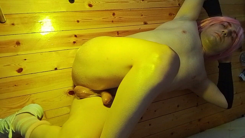 Kitty_Cross: フェムボーイは大きなお尻にセルフオイルマッサージを楽しむ