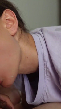 Hladová a nadržená manželka loví sperma