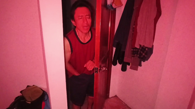 Lady: 年老いた継父は、美しく曲線美のある継娘が自慰行為をしているのを見つけ、二人は彼女と関係を持ちます。