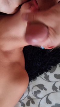 Masturbându-se Împreună Până La Orgasme Reale Cu Duș Cu Spermă