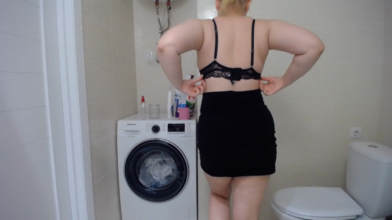 JuiceLussie: Big Ass Dance in Bath