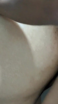 Brandy lutscht meinen schwanz unter der dusche