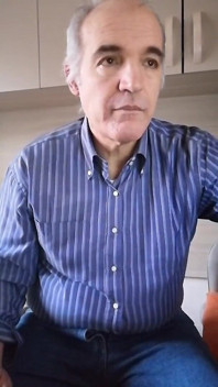 Eu tenho que sair para jantar, mas primeiro eu punheto meu pau duro