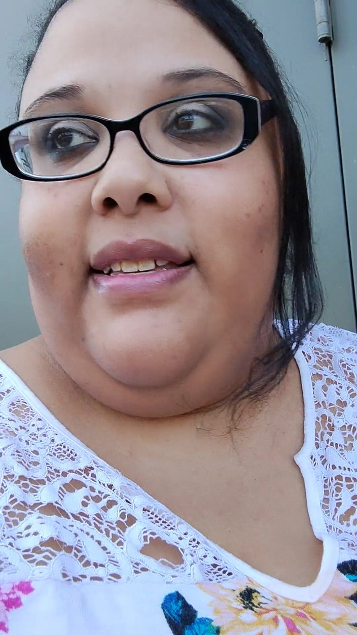 Jessica pigslut: Mostrando meus peitos ao ar livre!