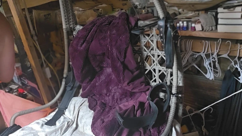 VinnyMacNDelilah: MILF Gets Pounded in Fuck Chair