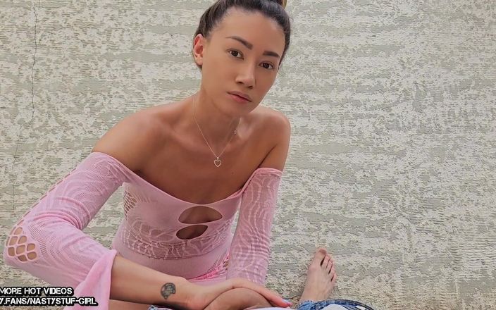 Nastystuf Girl: Компактна і туга дупа азіатської красуні демонструє анальний трах прямо на вулиці