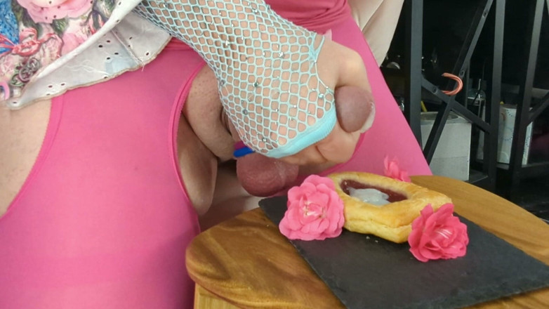 Rikki Ocean: Rikki Ocean's Raspberry Cream Croissant