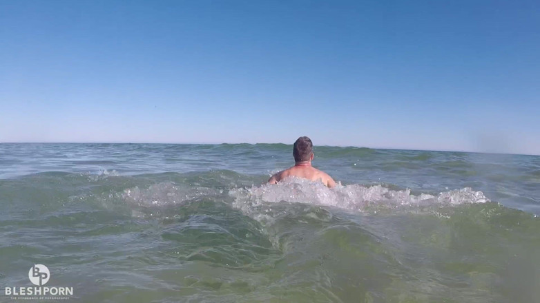 bleshporn: Julian Bleshs beach mrdka