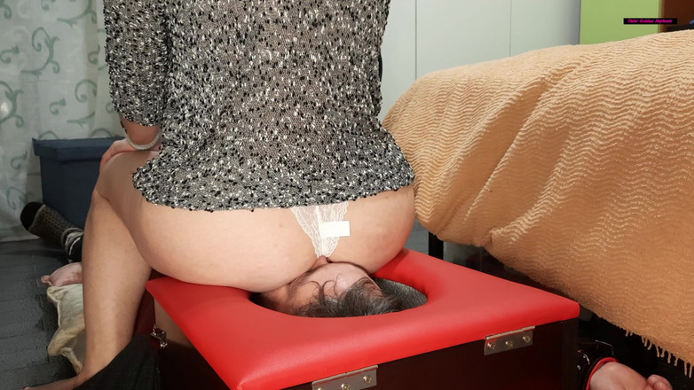 goddess82: Hamba yang menentang di bawah pantat saya! 4K!