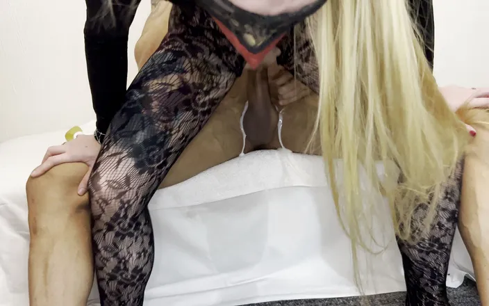 MaskCouple: The bitch sat on the giant dick and he cum...