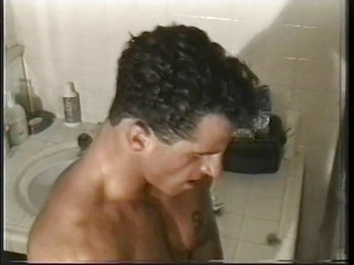 Gays Case: Dvě nadržené kusy s úžasnými těly šukají ve sprše