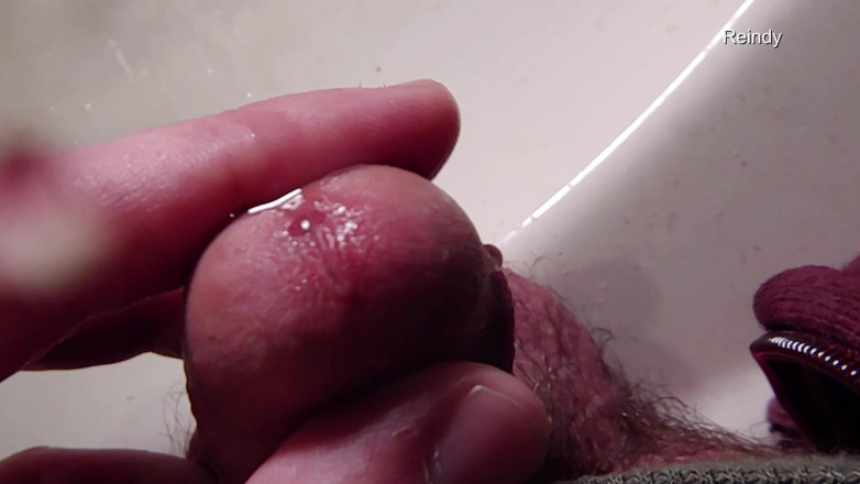 Reindy: Peehole Piss Play Close up View in Slow Motion