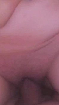 Asiatisches schätzchen lutscht und reitet großen schwanz, riesigen CREAMPIE