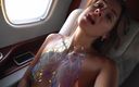 Watch for beauty: Maria che si spoglia nuda in un jet privato rappresenta...