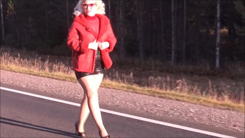 Nylon-Heels: Mein spaziergang in ledershorts