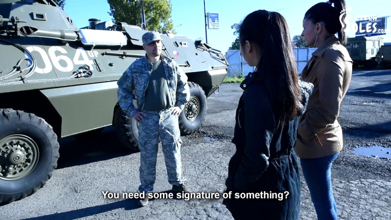 Czech Soles - foot fetish content: Doppia adorazione del piede da parte del comandante dell'esercito