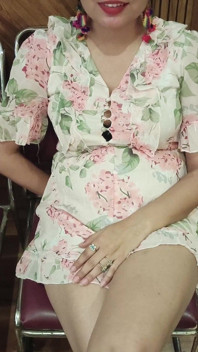 Gadis hot ini lagi asik main game stone paper sambil bugil di kantor