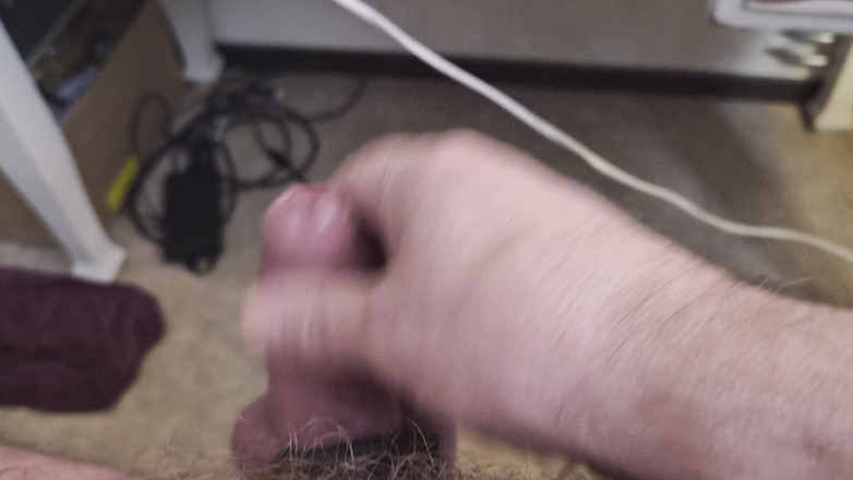 Pellefnatt: 爷爷坐在脚椅上玩弄他的小鸡巴