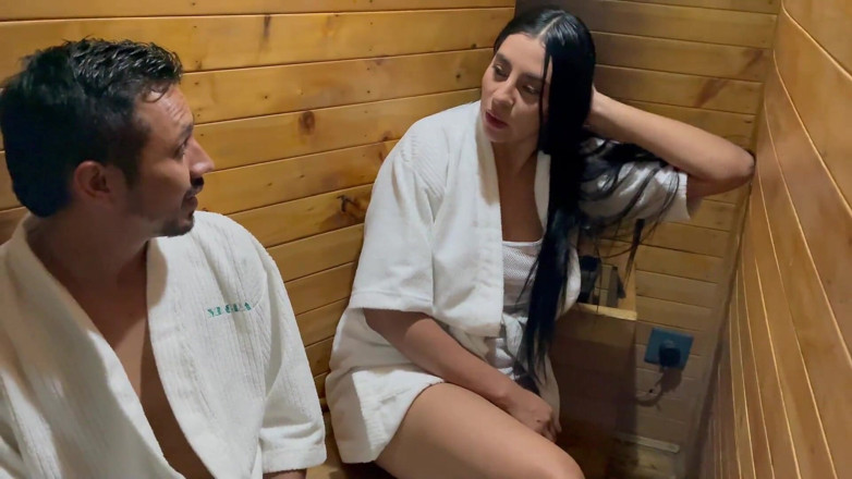 MelaniRincon: Tetanggaku ngentot aku habis-habisan di kamar mandi turki, aku ngelakuin...