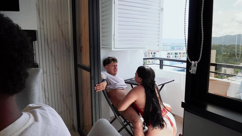 Andrea Busty: La moglie sottomessa scopa con il collega del marito cornuto