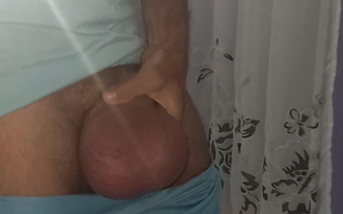 Lion big balls: Демонструю свої великі горіхи та член