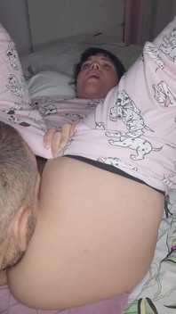 La mia figliastra vuole che mi scopi la sua grande figa pelosa e lo sperma dentro del caldo sesso miLF fatto in casa